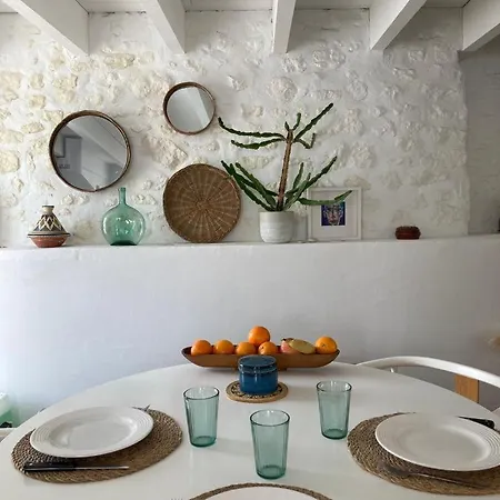 Charmante Maison Charentaise بيت للعطل